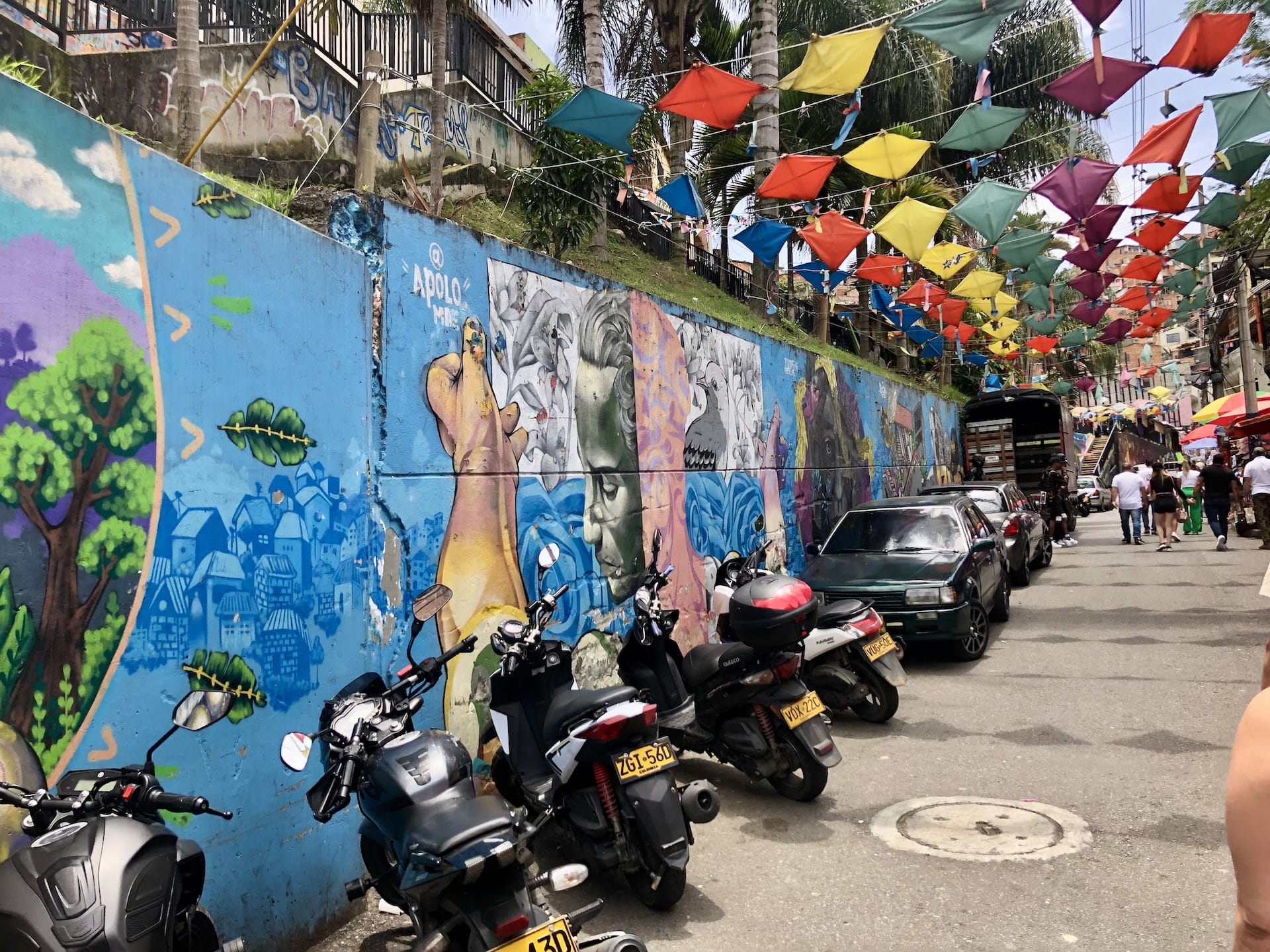 Comuna 13, Medellín Medellín: Street art and scooters in Comuna 13.