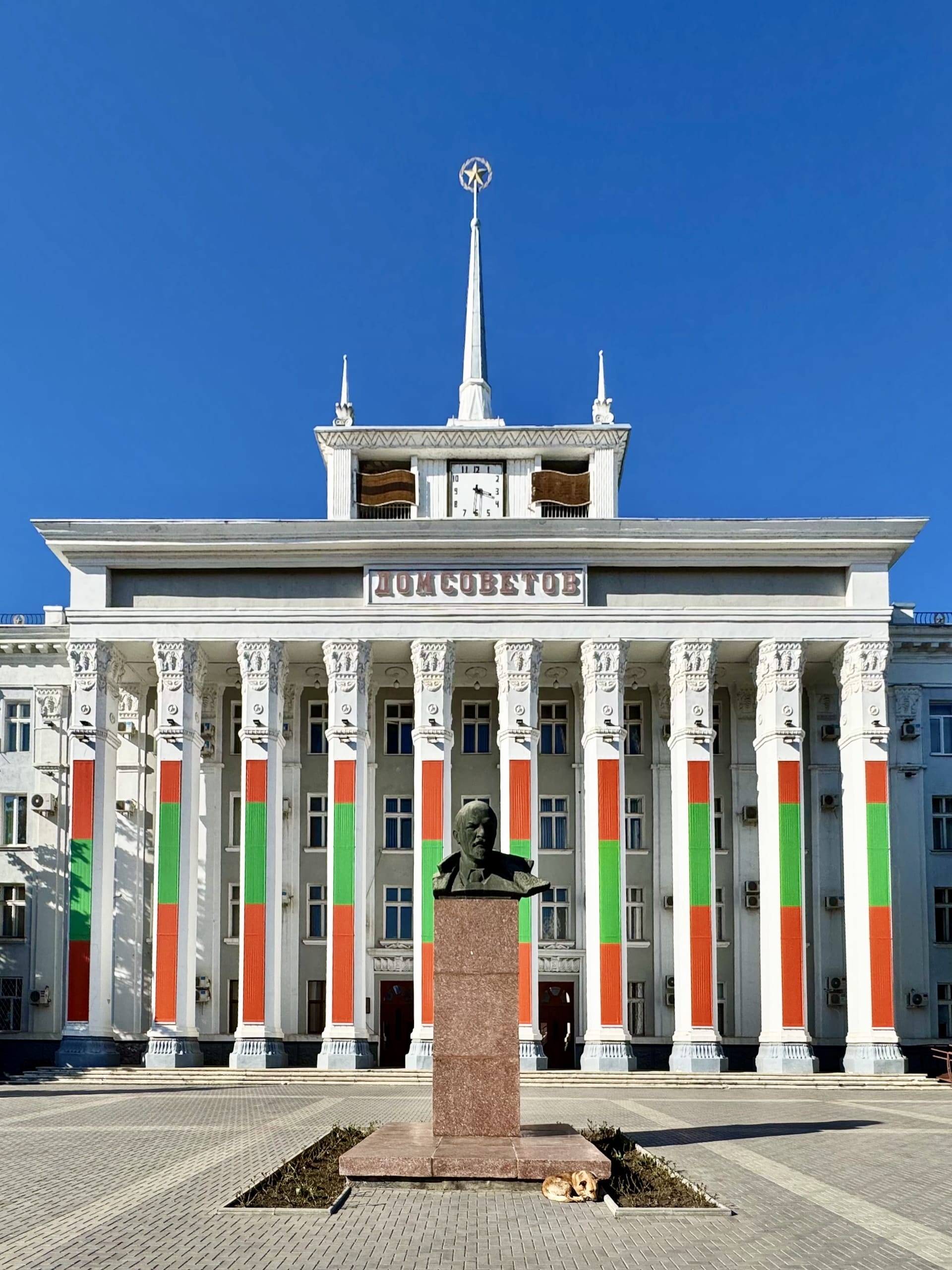 Tiraspol, Transnistria Tiraspol City Hall and the bust of Lenin.