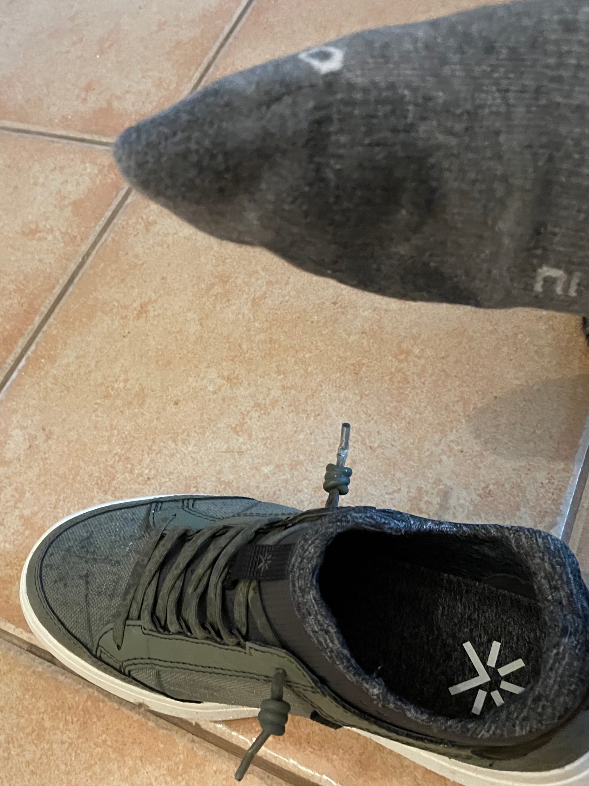 Tropicfeel review: Geyser Great leak Waterproof shoe – wet socks on Andrea. Not the best combination.