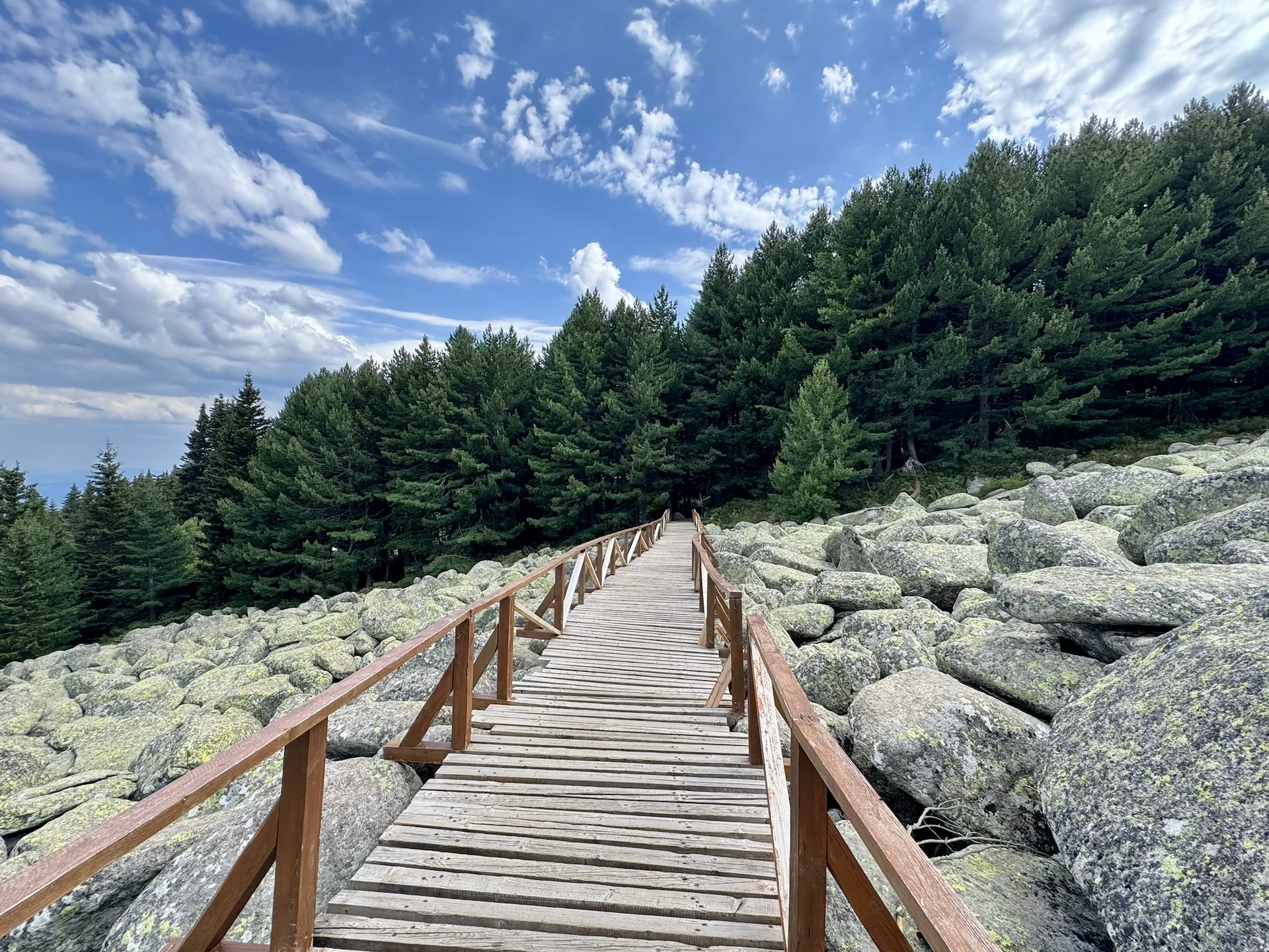 There are stone rivers with bridges over them. This is probably the easiest walk not far from the bus terminal.