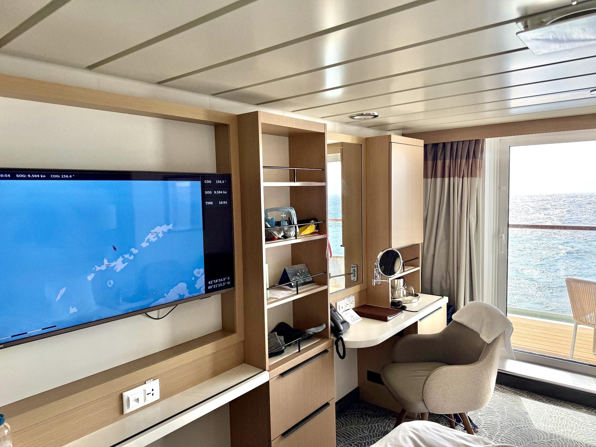 The cabin was comfortable with an elegant design. The TV shows the Ocean Albatros's real-time position at all times