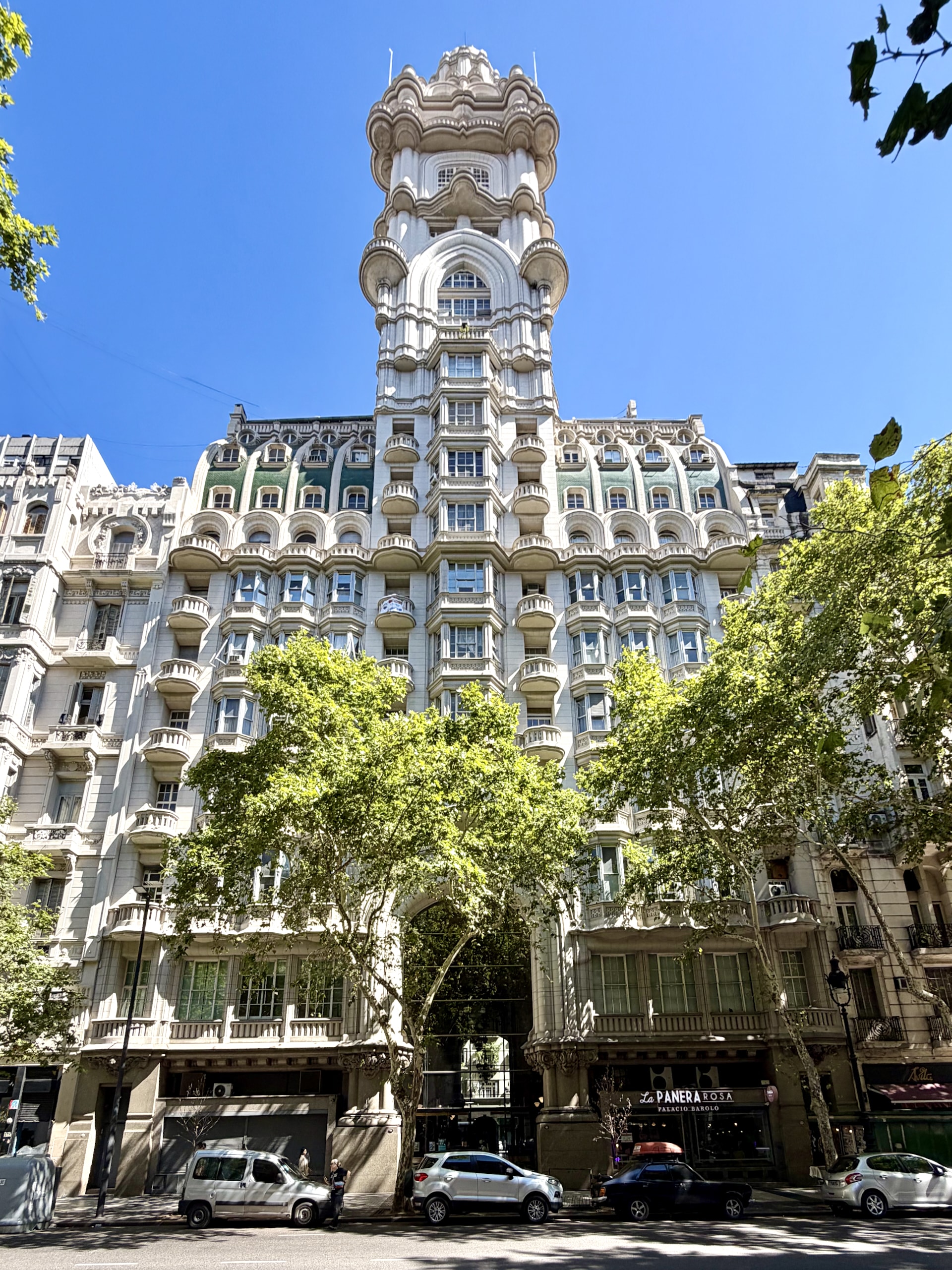 Palacio Barolo, Buenos Aires' Dante-inspired skyscraper The tiered, Dante-inspired facade and tower of the Palacio Barolo rising above the trees on Avenida de Mayo.